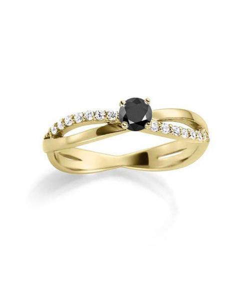 Exclusivo anillo de oro con un diamante negro | Staring