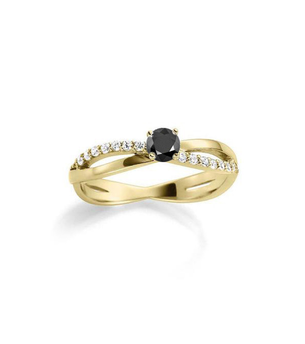 Exclusivo anillo de oro con un diamante negro | Staring