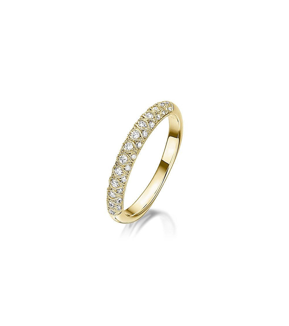 Anillo con diamantes para combinar con anillo de compromiso | Staring